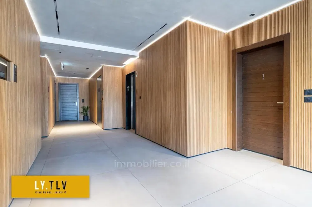 Küche; küchengeräte, fliesenboden, tageslicht, moderner stil