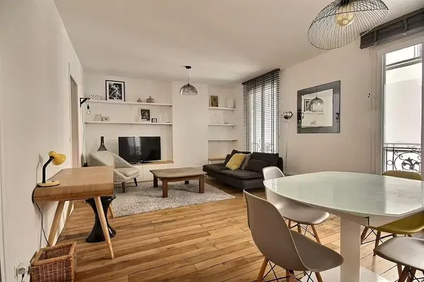 Küche; küchengeräte, holzboden, tageslicht, moderner stil