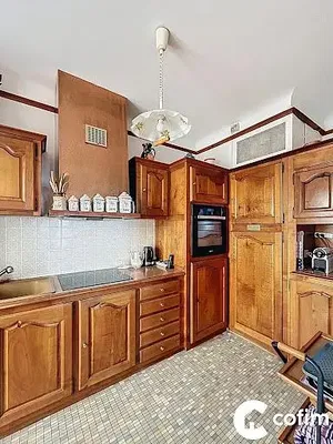 مطبخ; أجهزة المطبخ, أرضية خشبية, ضوء طبيعي, أسلوب عصري