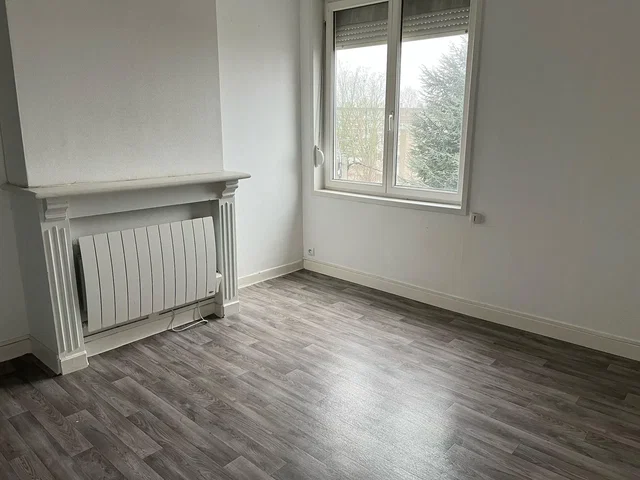 Cuisine; électroménager, parquet, lumière naturelle, style moderne