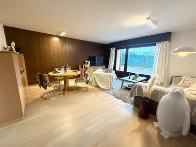 Küche; küchengeräte, holzboden, tageslicht, moderner stil