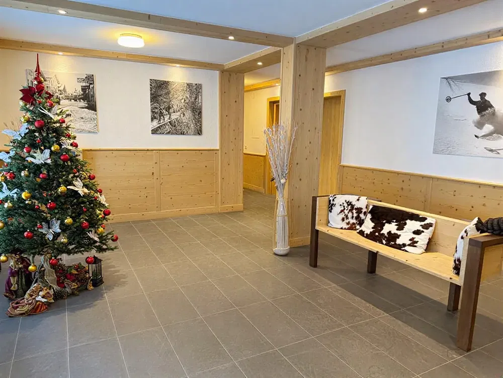 Küche; küchengeräte, holzboden, tageslicht, moderner stil