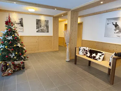 Küche; küchengeräte, holzboden, tageslicht, moderner stil