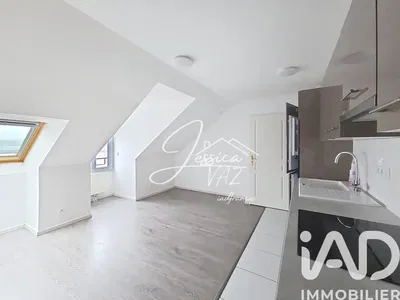 مطبخ; أجهزة المطبخ, أرضية خشبية, ضوء طبيعي, أسلوب عصري