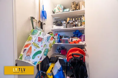 مطبخ; أجهزة المطبخ, أرضية خشبية, ضوء طبيعي, أسلوب عصري