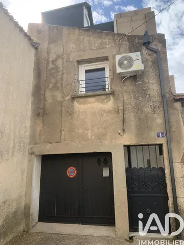 Keuken; keukenapparatuur, houten vloer, natuurlijk licht, moderne stijl