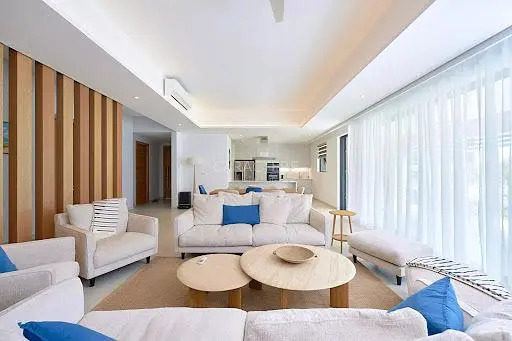 Cuisine; électroménager, parquet, lumière naturelle, style moderne