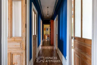 مطبخ; أجهزة المطبخ, أرضية خشبية, ضوء طبيعي, أسلوب عصري