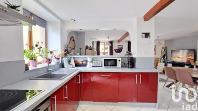 Küche; küchengeräte, holzboden, tageslicht, moderner stil