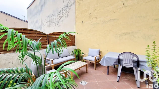 Cucina; elettrodomestici, pavimento in legno, luce naturale, stile moderno