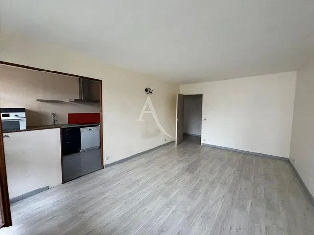 Küche; küchengeräte, holzboden, tageslicht, moderner stil