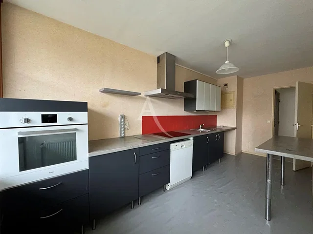 Küche; küchengeräte, holzboden, tageslicht, moderner stil