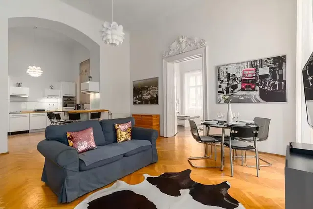 Cocina; electrodomésticos, suelo de madera, luz natural, estilo moderno