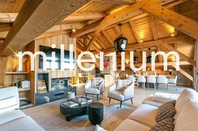 Keuken; keukenapparatuur, houten vloer, natuurlijk licht, moderne stijl