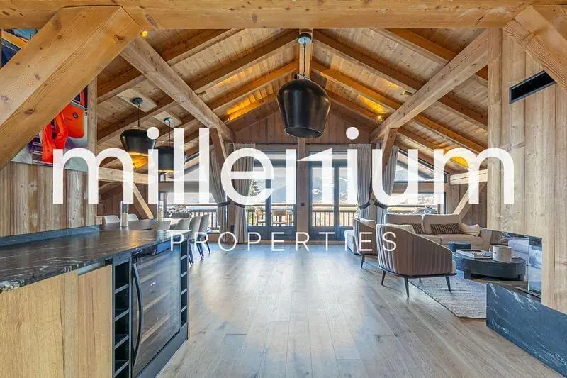 Keuken; keukenapparatuur, tegelvloer, natuurlijk licht, moderne stijl