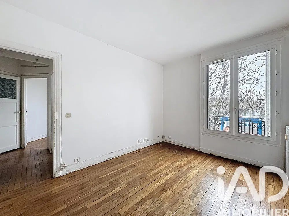 Cucina; elettrodomestici, pavimento in legno, luce naturale, stile moderno