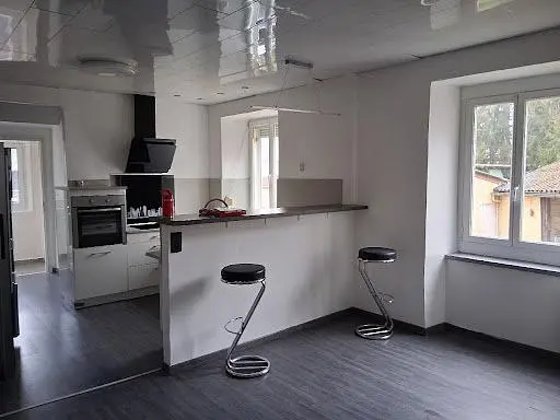 Küche; küchengeräte, holzboden, tageslicht, moderner stil