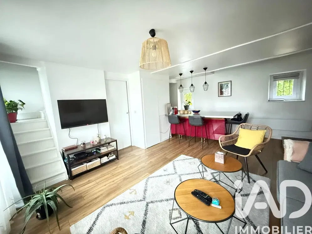 Kitchen; kitchen appliances, wood floor, natural light, modern style