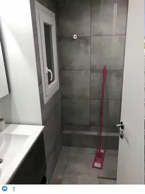 Κουζίνα; συσκευές κουζίνας, ξύλινο πάτωμα, φυσικό φως, μοντέρνο στυλ