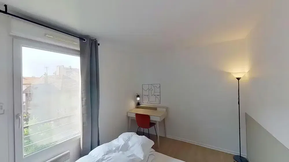 Kuchnia; sprzęt kuchenny, podłoga drewniana, światło dzienne, styl nowoczesny