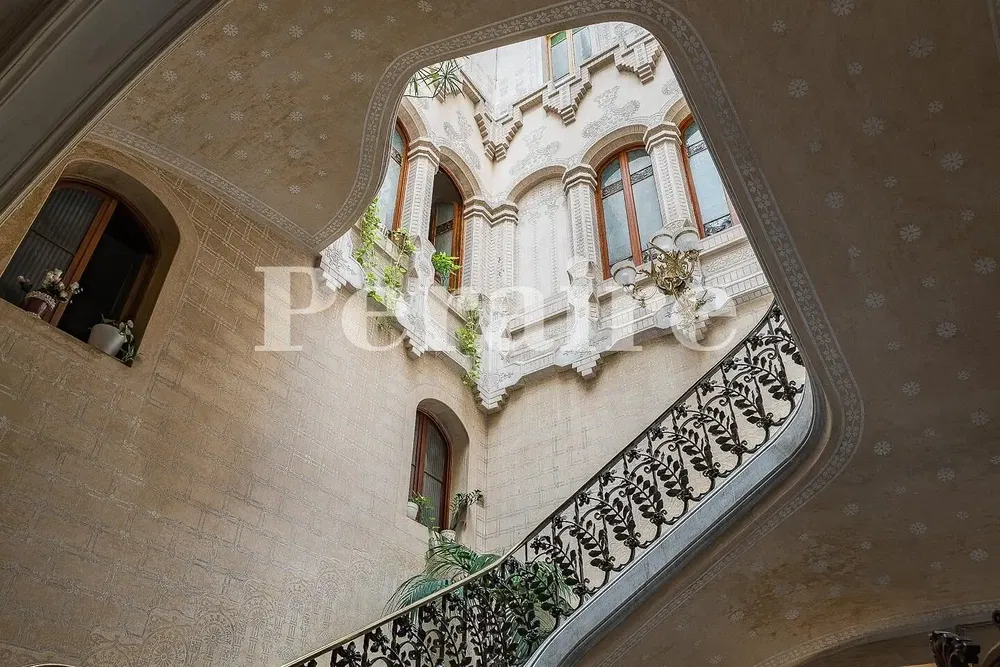 Küche; küchengeräte, holzboden, tageslicht, moderner stil