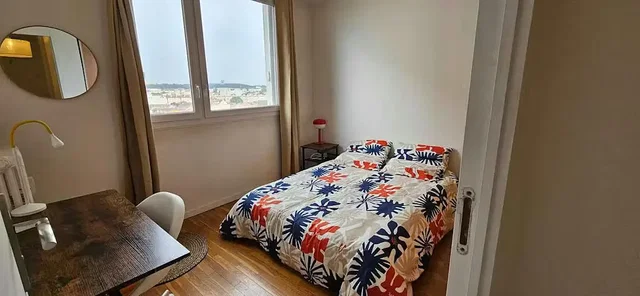 Cucina; elettrodomestici, pavimento in legno, luce naturale, stile moderno