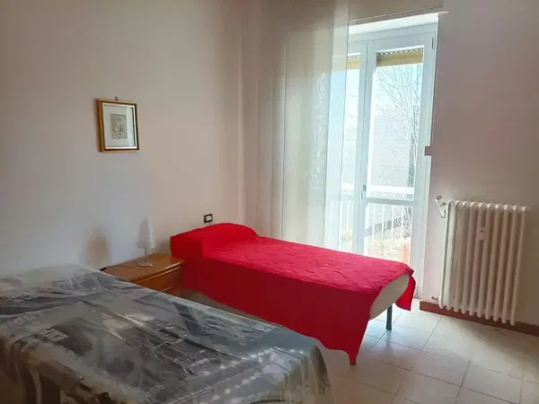 Cuisine; électroménager, parquet, lumière naturelle, style moderne