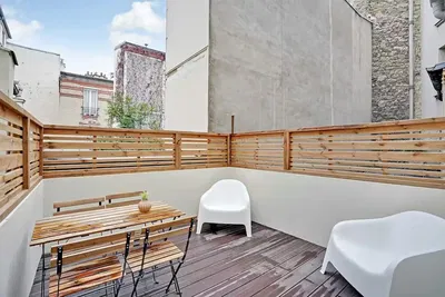 Cuisine; électroménager, parquet, lumière naturelle, style moderne