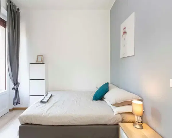 Woonkamer; houten vloer, natuurlijk licht, moderne stijl