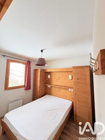 Küche; küchengeräte, holzboden, tageslicht, moderner stil