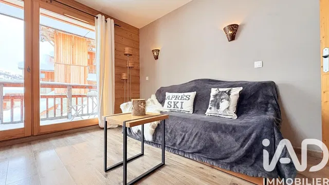 Küche; küchengeräte, holzboden, tageslicht, moderner stil