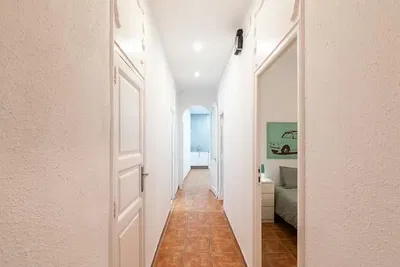 مطبخ; أجهزة المطبخ, أرضية خشبية, ضوء طبيعي, أسلوب عصري