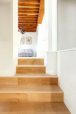 Küche; küchengeräte, holzboden, tageslicht, moderner stil