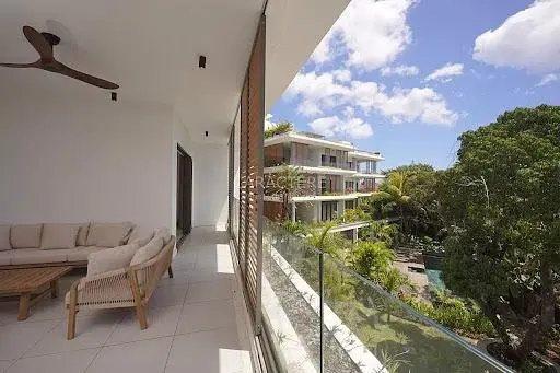 Дневна соба; дрвени под, природно светло, модерни стил