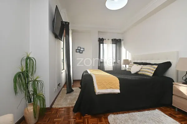 مطبخ; أجهزة المطبخ, أرضية خشبية, ضوء طبيعي, أسلوب عصري