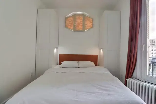 Küche; küchengeräte, holzboden, tageslicht, moderner stil