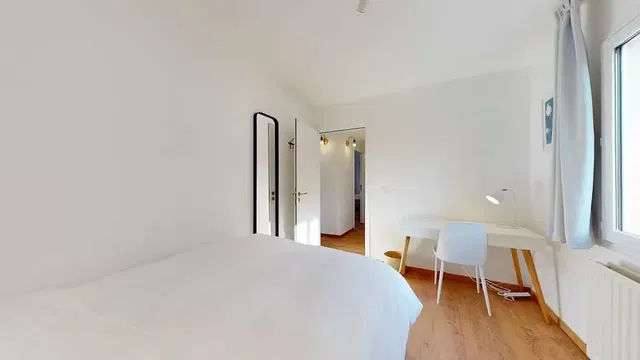 Cocina; electrodomésticos, suelo de madera, luz natural, estilo moderno