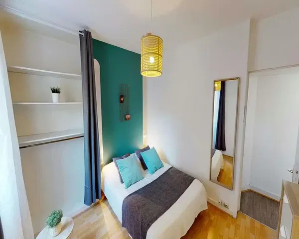 Cocina; electrodomésticos, suelo de madera, luz natural, estilo moderno