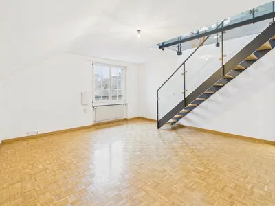 Küche; küchengeräte, holzboden, tageslicht, moderner stil