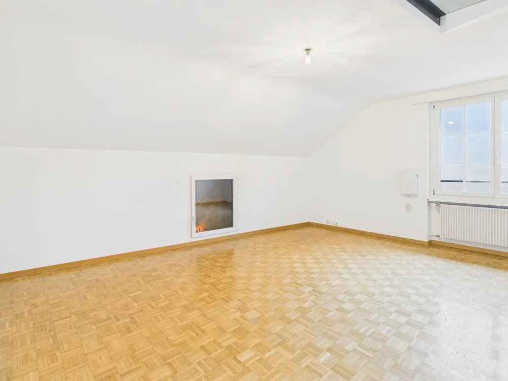 Wohnzimmer; holzboden, tageslicht, moderner stil