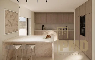 Salón; suelo de madera, luz natural, estilo moderno