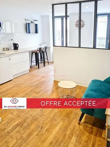 Cocina; electrodomésticos, suelo de madera, luz natural, estilo moderno