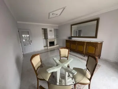 Küche; küchengeräte, holzboden, tageslicht, moderner stil