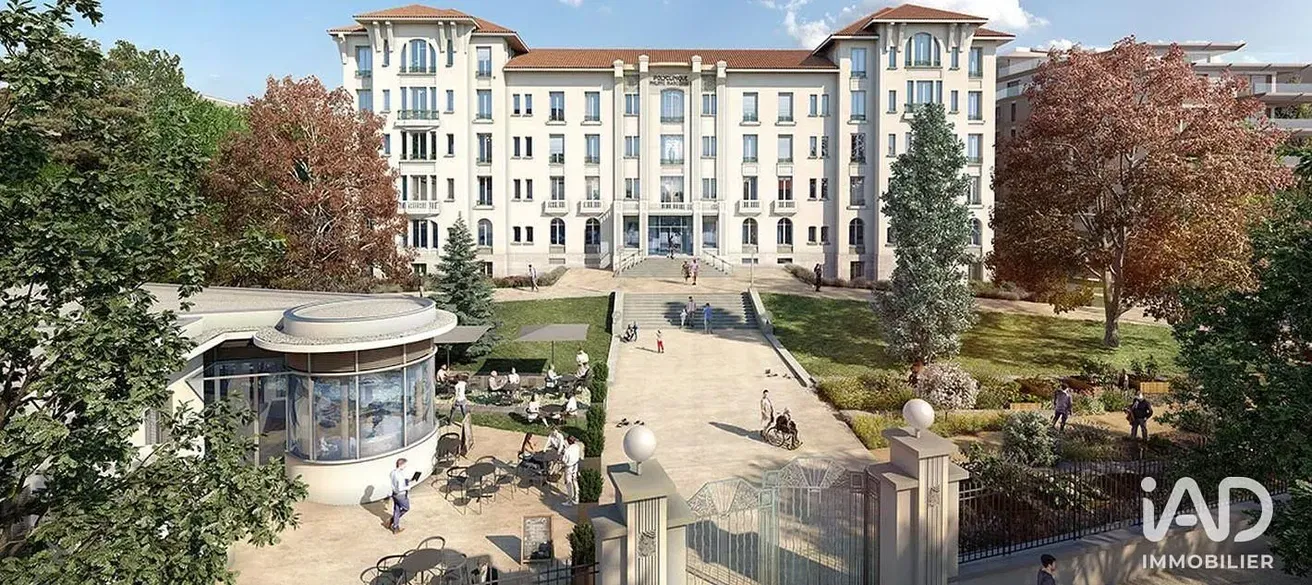 Woonkamer; houten vloer, natuurlijk licht, moderne stijl