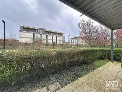 Küche; küchengeräte, holzboden, tageslicht, moderner stil