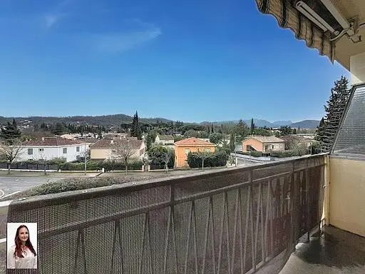 Küche; küchengeräte, holzboden, tageslicht, moderner stil