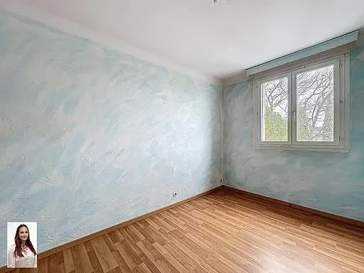 Wohnzimmer; holzboden, tageslicht, moderner stil