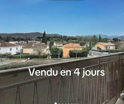 Küche; küchengeräte, fliesenboden, tageslicht, moderner stil