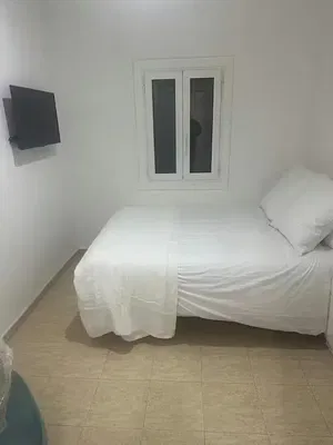 Cucina; elettrodomestici, pavimento in legno, luce naturale, stile moderno