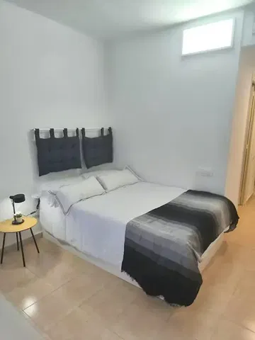 مطبخ; أجهزة المطبخ, أرضية خشبية, ضوء طبيعي, أسلوب عصري